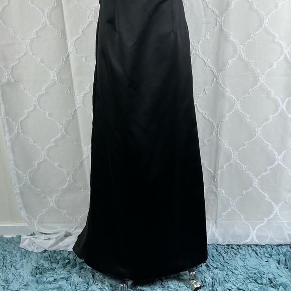 🔥ELEGANT🔥🚨David's Bridal🚨Black Satin Strapless Gown With Back Bustle Detail - Picture 6 of 10